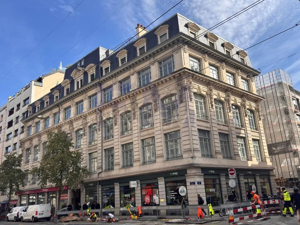 Rue de Lausanne - Arcades d'environ 196m2/PPE