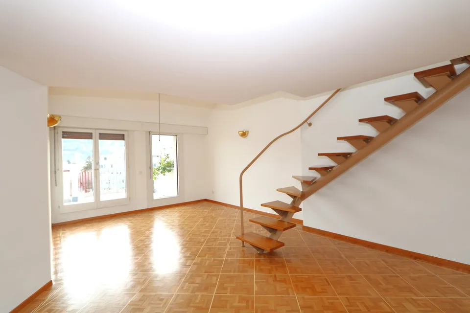 Appartamento attico di 5 locali con soppalco e terrazza a Thônex
