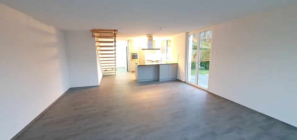Appartement duplex lumineux 4.5 pièces avec espace de séjour et ascenseur à Attiswil