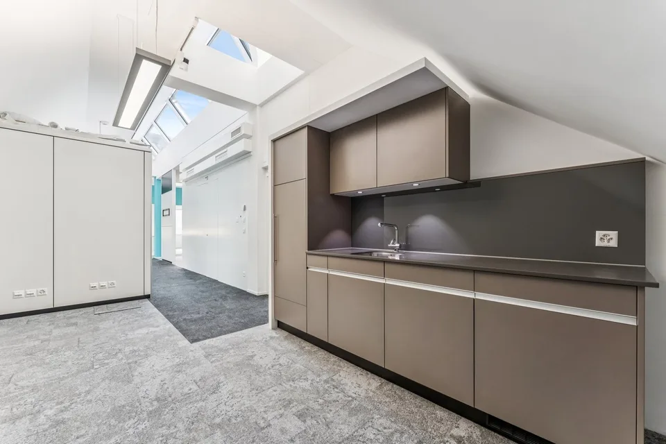 Espace de bureau exclusif directement sur la place Schwanenplatz !