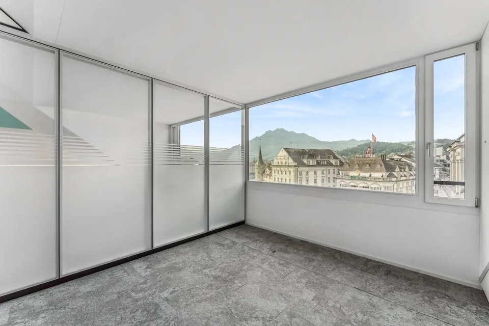 Espace de bureau exclusif directement sur la place Schwanenplatz !