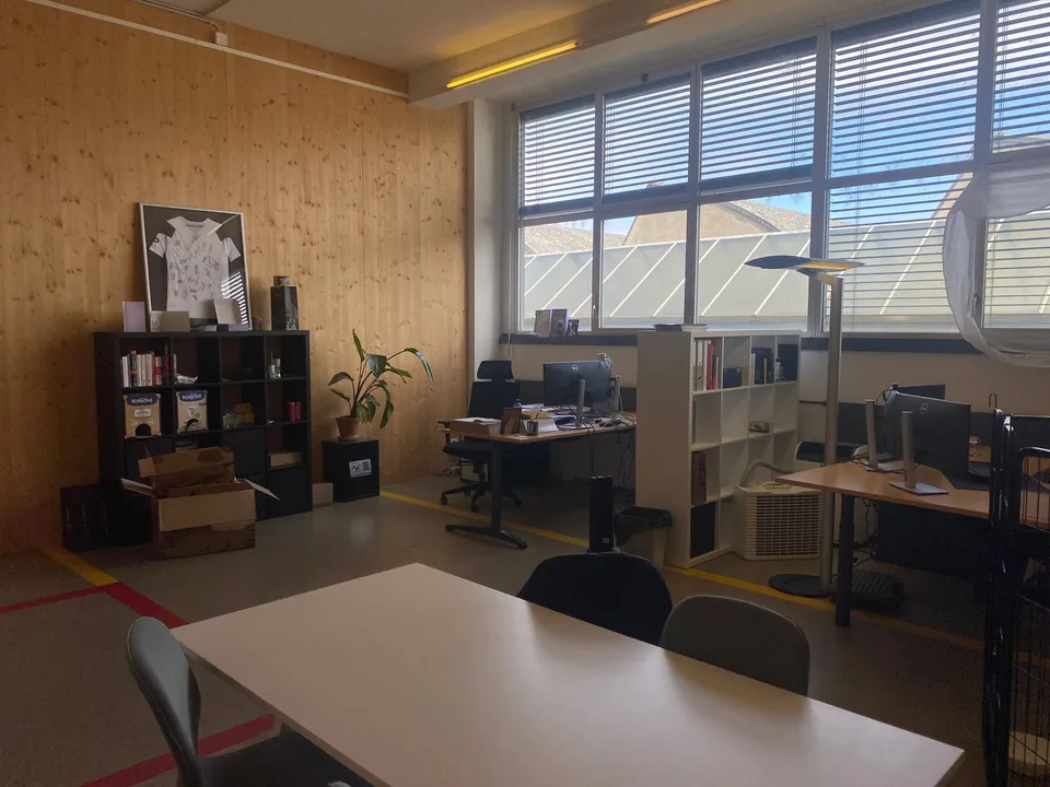 Günstiges Büro in kreativer Fabrikhalle