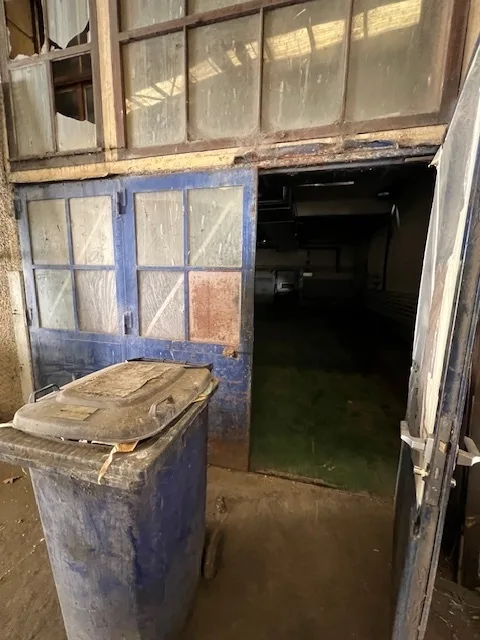 À louer : espace de plain-pied idéal pour un atelier ou un dépôt.