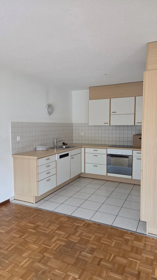 Apartment located in a building with elevator.