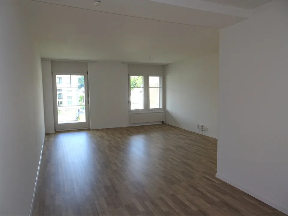 Helle 4.5-Zimmer-Wohnung mit Balkon