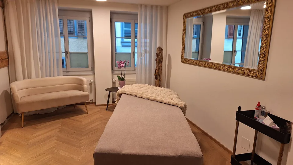 Stilvoller Behandlungsraum in der Altstadt von Zug – tageweise zu vermieten