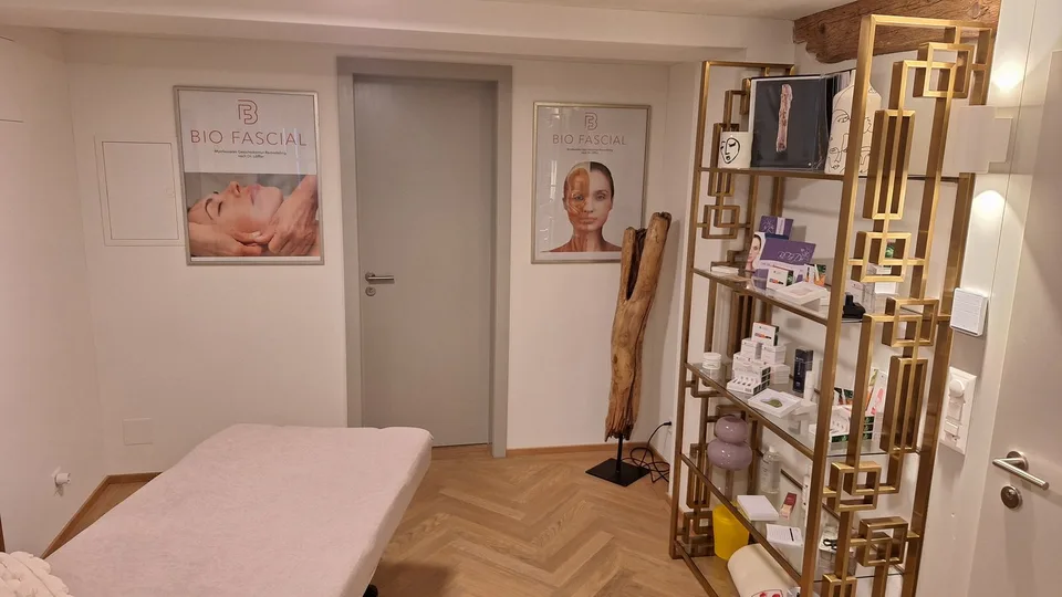 Elegante sala di trattamento nella città vecchia di Zug – disponibile per affitto giornaliero