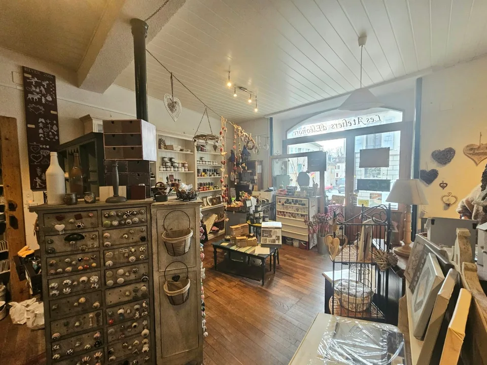 Lokal mit 2 Räumen und Schaufenster im Herzen von Aubonne