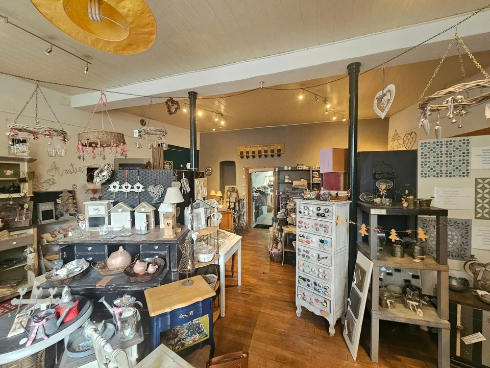 Lokal mit 2 Räumen und Schaufenster im Herzen von Aubonne