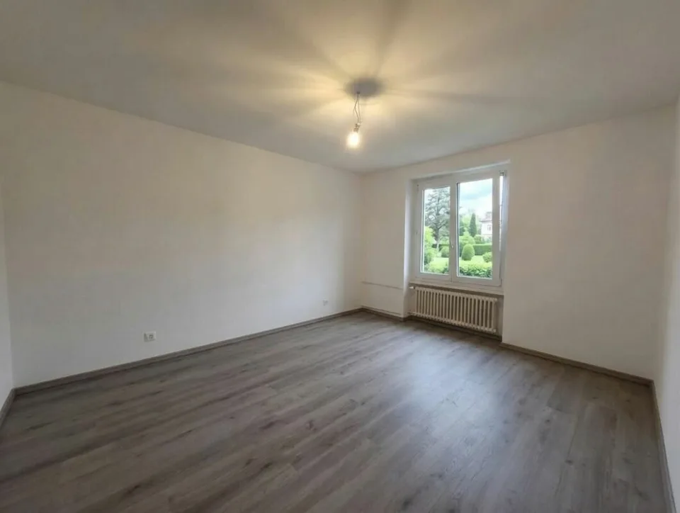 Prächtige 2,5-Zimmer-Wohnung komplett renoviert mit Balkon