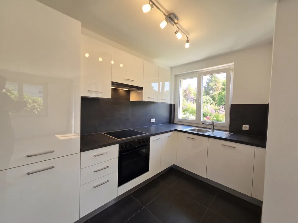Magnifique appartement de 2,5 pièces entièrement rénové avec balcon