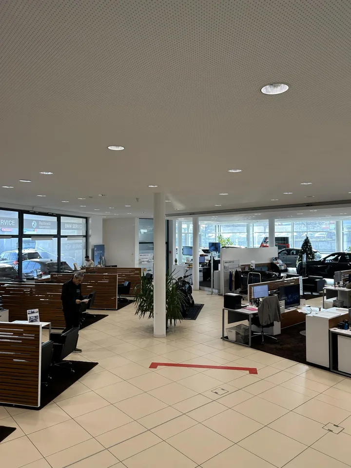 Showroom & ateliers à louer  Meyrin  3000 m²  Visibilité exceptionnelle & parkings