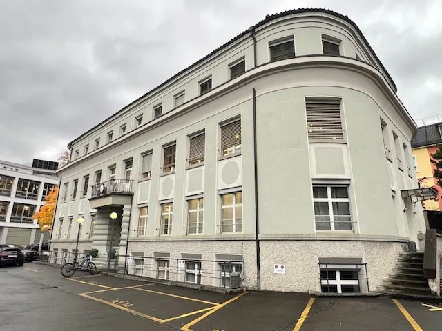 Bezugsbereite schöne Büros mit Parkplätzen beim Bahnhof Zürich Enge
