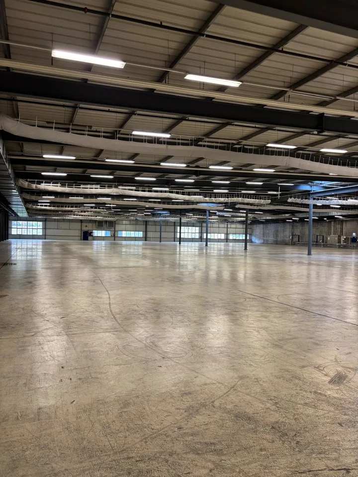 Exklusive Industriehalle (1. OG) mit integrierten Büroräumen in Neuendorf SO