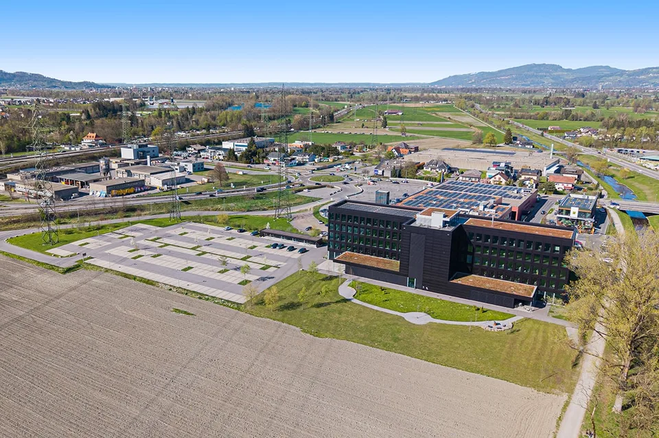 Spazi aziendali di confine in un edificio moderno di nuova costruzione