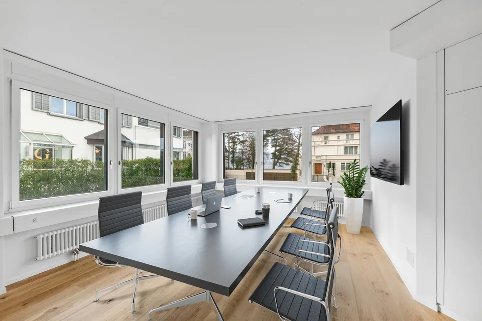 Ampio spazio di pratica moderno con giardino - 210 m²