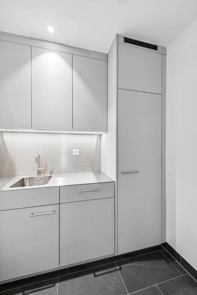 Ampio spazio di pratica moderno con giardino - 210 m²