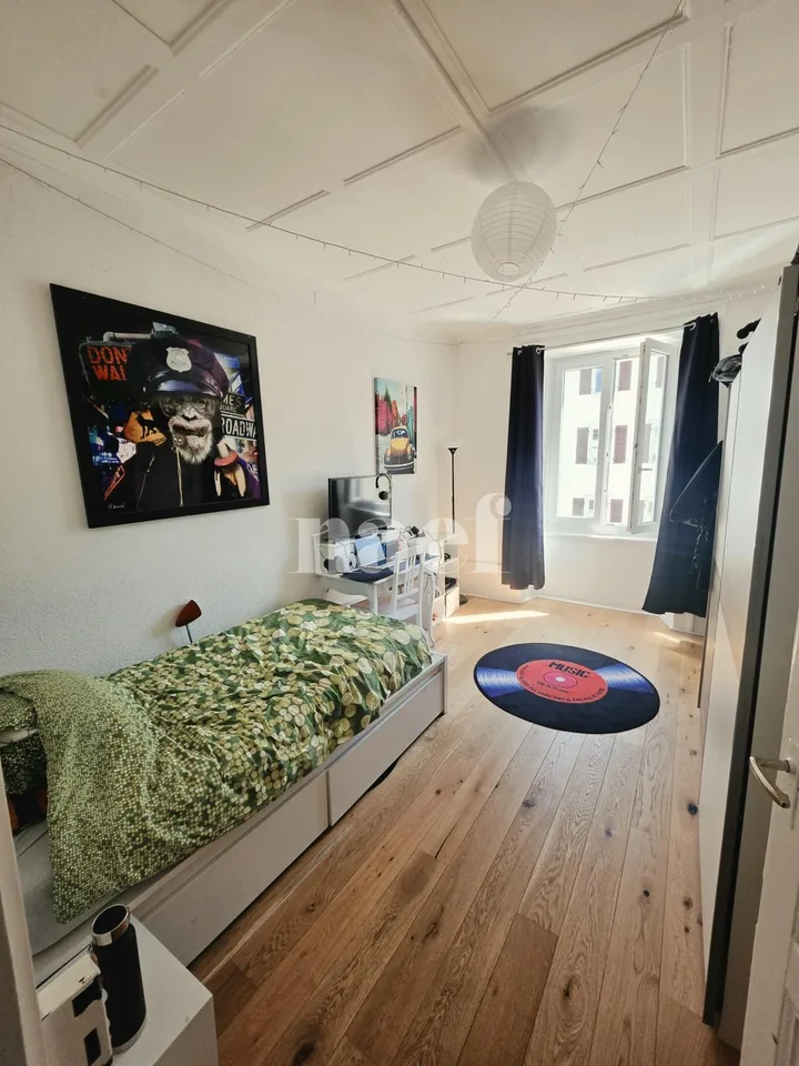 Appartamento di quattro locali recentemente ristrutturato con balcone e veranda