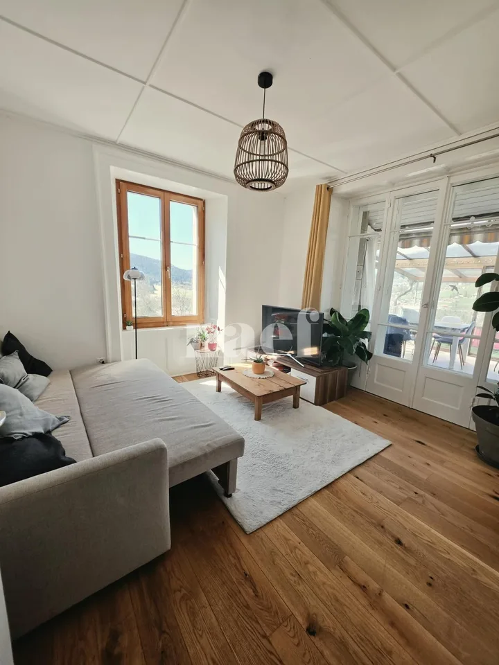 Appartamento di quattro locali recentemente ristrutturato con balcone e veranda
