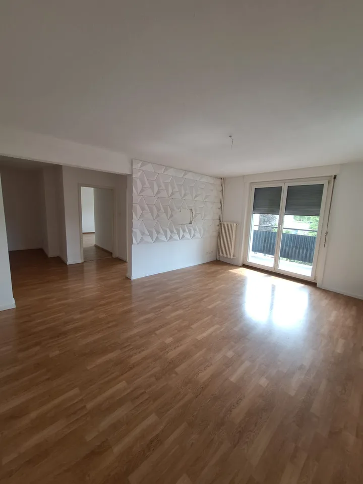 Geräumige 4.5-Zimmer-Wohnung mit Balkon! – Foto 6 von 11