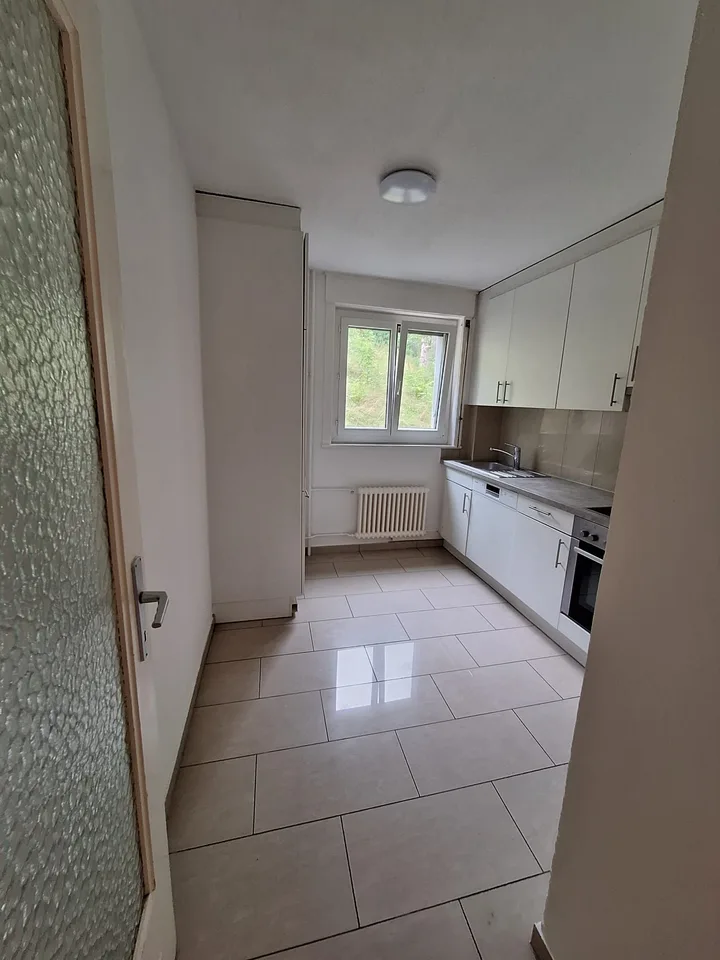 Geräumige 4.5-Zimmer-Wohnung mit Balkon! – Foto 9 von 11