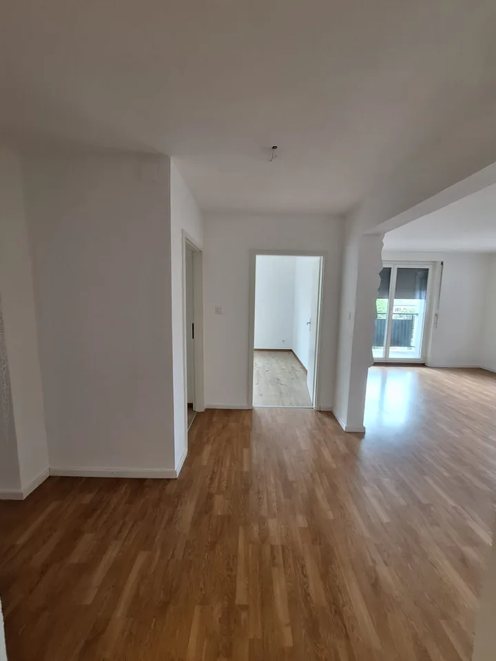 Geräumige 4.5-Zimmer-Wohnung mit Balkon! – Foto 7 von 11