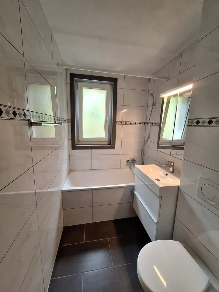 Geräumige 4.5-Zimmer-Wohnung mit Balkon! – Foto 10 von 11