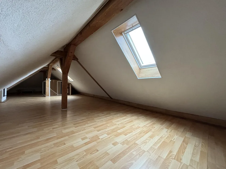À louer : Duplex de 3,5 pièces partiellement rénové - Loyer offert !