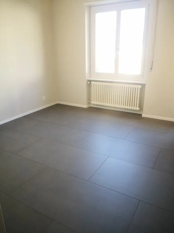 Mietwohnung 2.5 Zimmer teilweise renoviert in Viganello