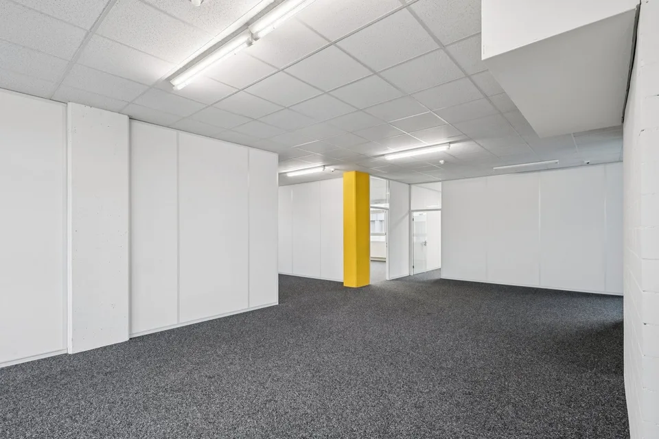 Bureaux prêts à être occupés et aménagés pour 90,00 CHF/m²/an – photo 10 sur 12