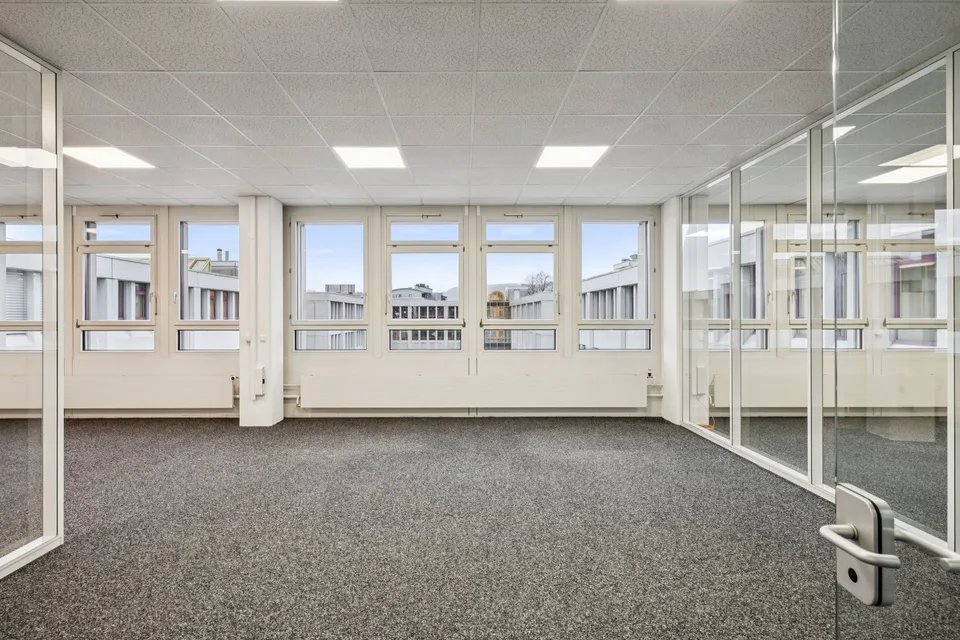Bureaux prêts à être occupés et aménagés pour 90,00 CHF/m²/an – photo 6 sur 12
