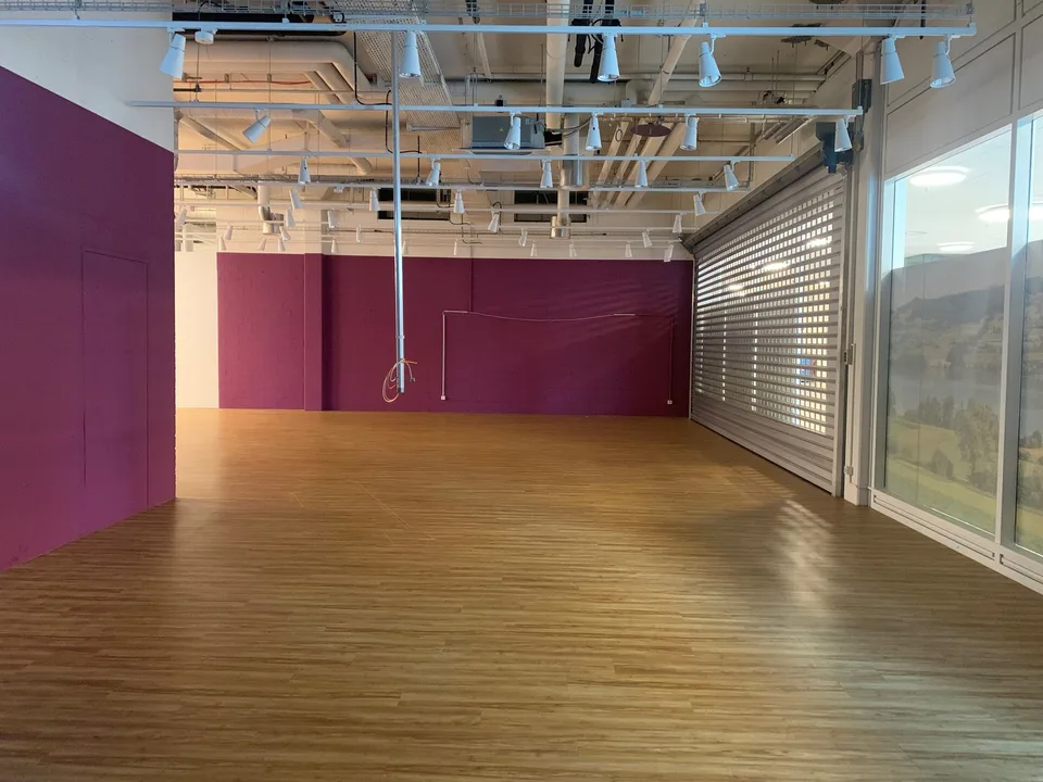 Spazio di vendita attraente nel centro commerciale Migros – posizione ideale direttamente alla stazione ferroviaria di Reinach AG