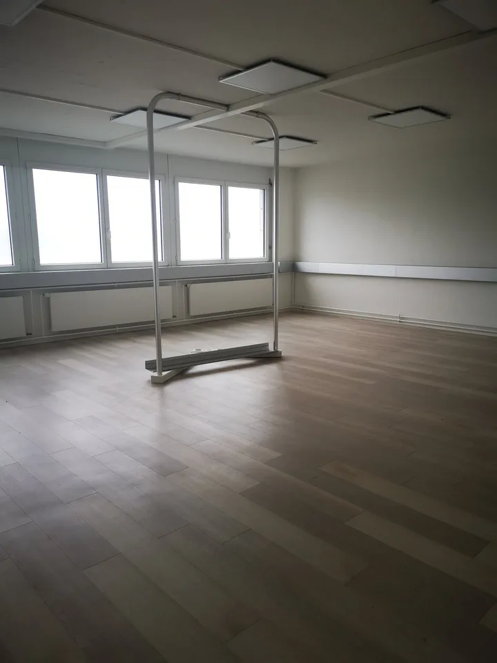Büro mit Kurs und klarer Sicht - hier fliegt dein Business nicht in die Pflicht!