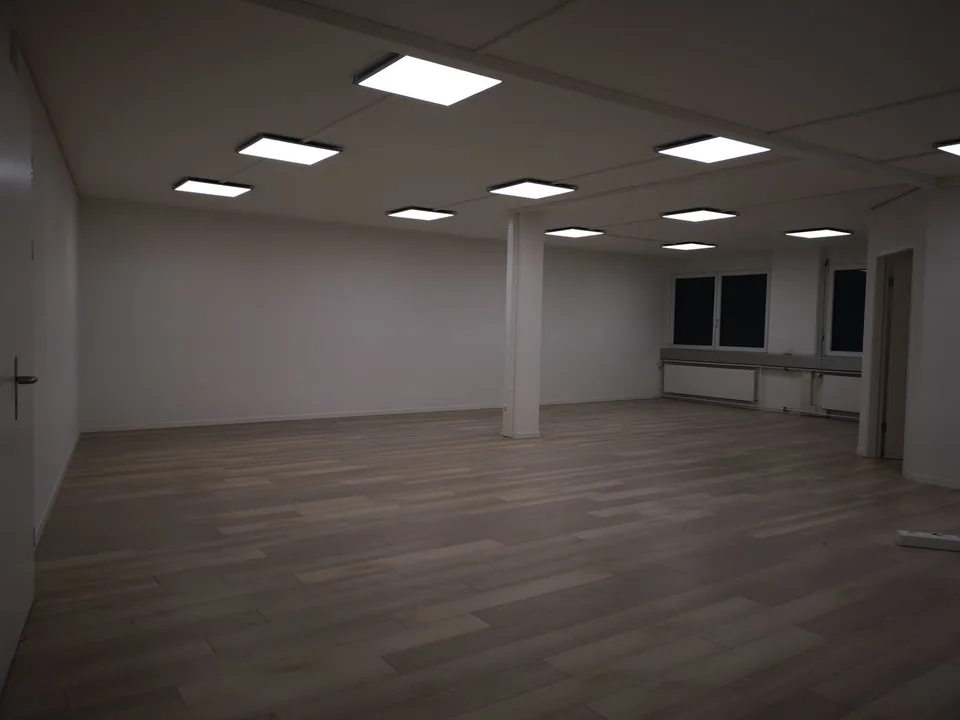 Büro mit Kurs und klarer Sicht - hier fliegt dein Business nicht in die Pflicht!
