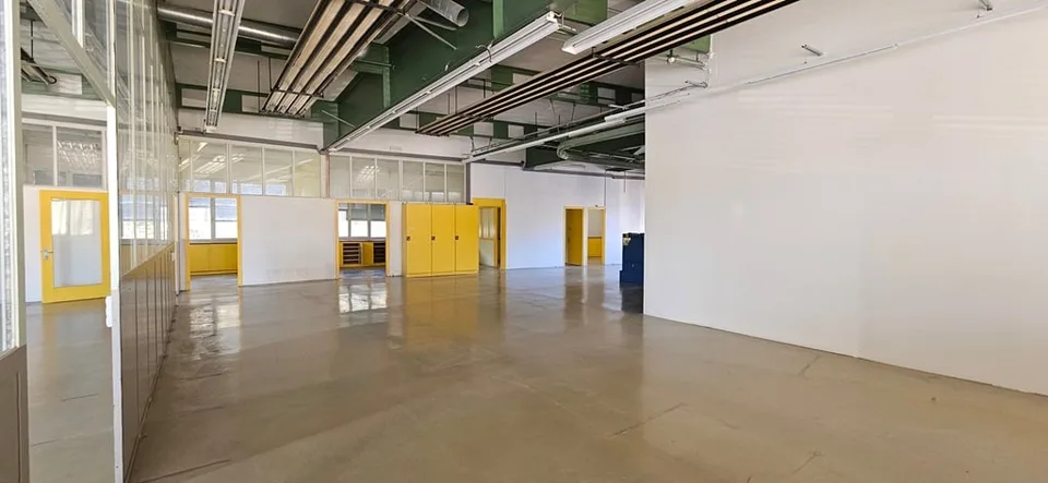 Büro und Atelier im 1. Stock in Penthalaz