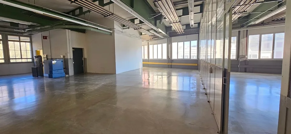 Büro und Atelier im 1. Stock in Penthalaz