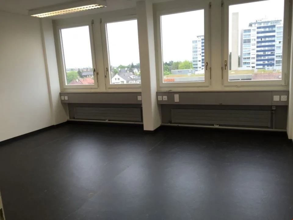 Bureau individuel à des conditions équitables dans un immeuble de bureaux bien entretenu – photo 8 sur 8