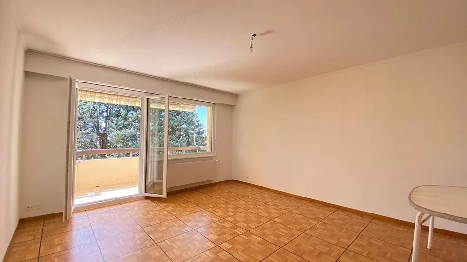 Appartamento luminoso di 2,5 locali di ca. 56 m2, orientato a sud, all'ultimo piano con ascensore e box garage opzionale.