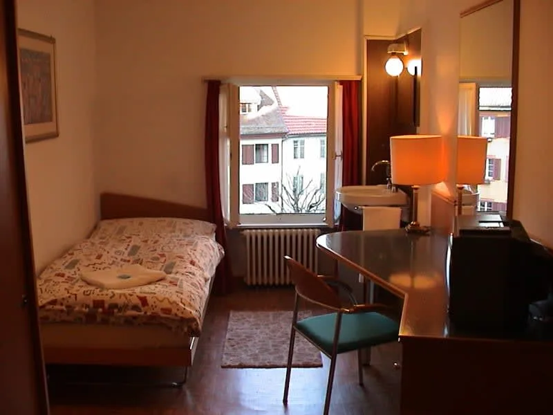 Hotelzimmer-Room mit/ohne Küche/Kitchen, Kurz- oder Langzeit mit Spezialpreis