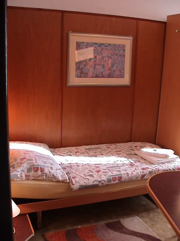 Hotelzimmer-Room mit/ohne Küche/Kitchen, Kurz- oder Langzeit mit Spezialpreis