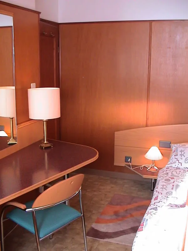 Hotelzimmer-Room mit/ohne Küche/Kitchen, Kurz- oder Langzeit mit Spezialpreis