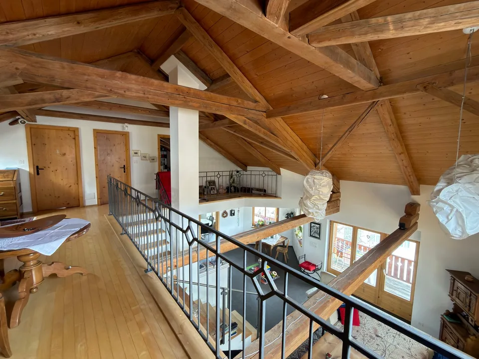 Geräumige 6.5-Zimmer-Maisonette-Wohnung mit Bergblick in Scuol