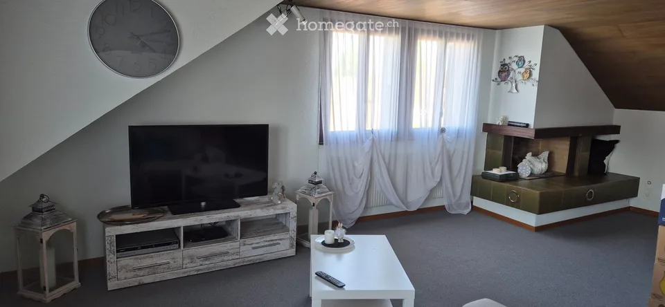 Charmante 3.5-Zimmer-Dachgeschosswohnung mit Balkon in ruhiger Lage