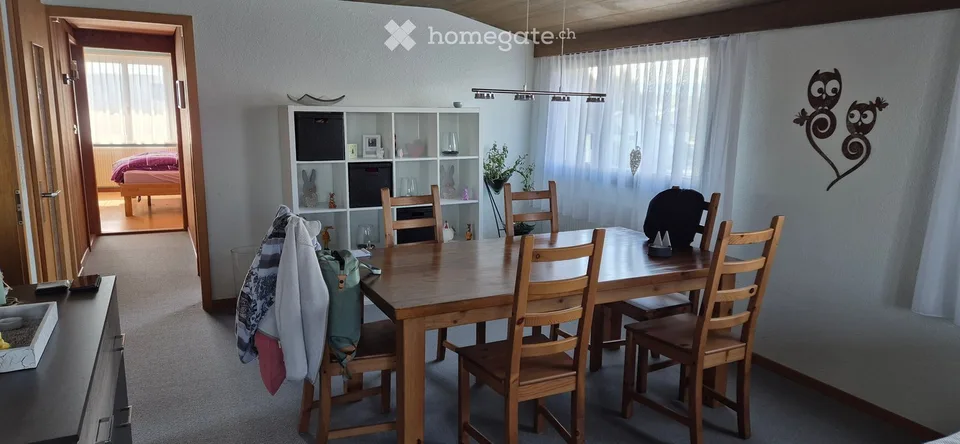 Charmante 3.5-Zimmer-Dachgeschosswohnung mit Balkon in ruhiger Lage