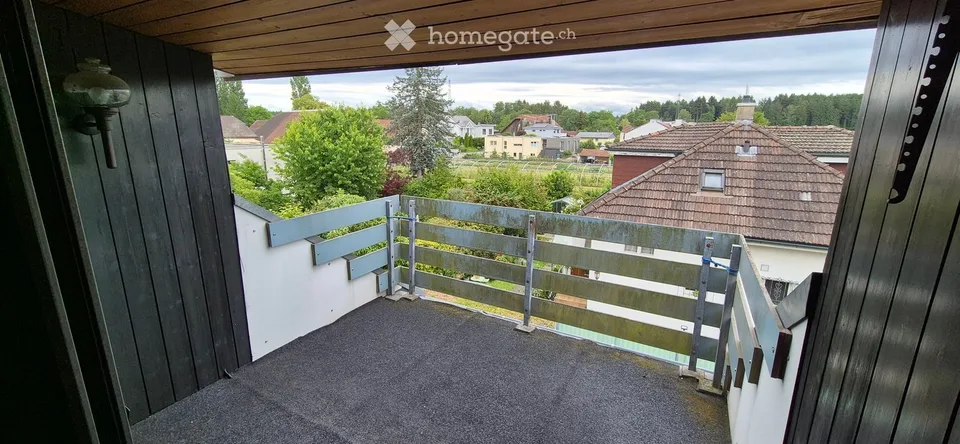 Charmante 3.5-Zimmer-Dachgeschosswohnung mit Balkon in ruhiger Lage