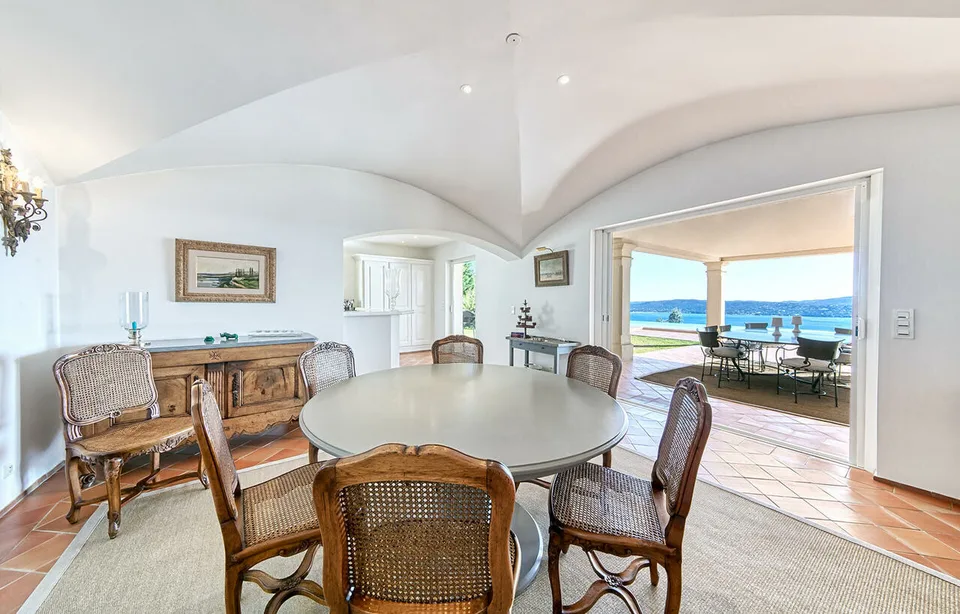 SOMMERORT - LUXUSVILLA MIT MEER- UND ST-TROPEZ-BLICK
