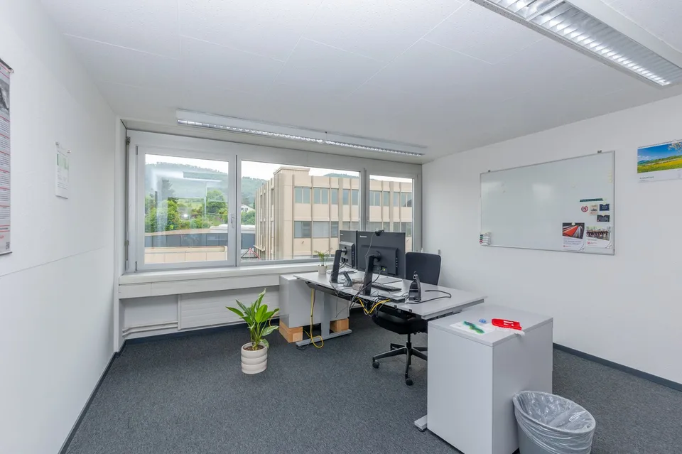 Uffici in una posizione centrale a Frick, da circa 150m2