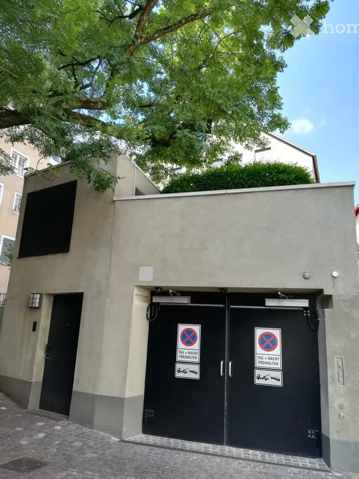 Garagenparkplatz; für KLEINWAGEN bis 3.70m Länge, MIT WALLBOX zentral im Zürcher Niederdorf