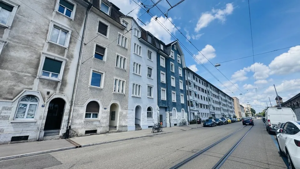 Erstbezug 2.5-Zimmer mit eigener WM/TU, grossem Balkon und Kellerabteil