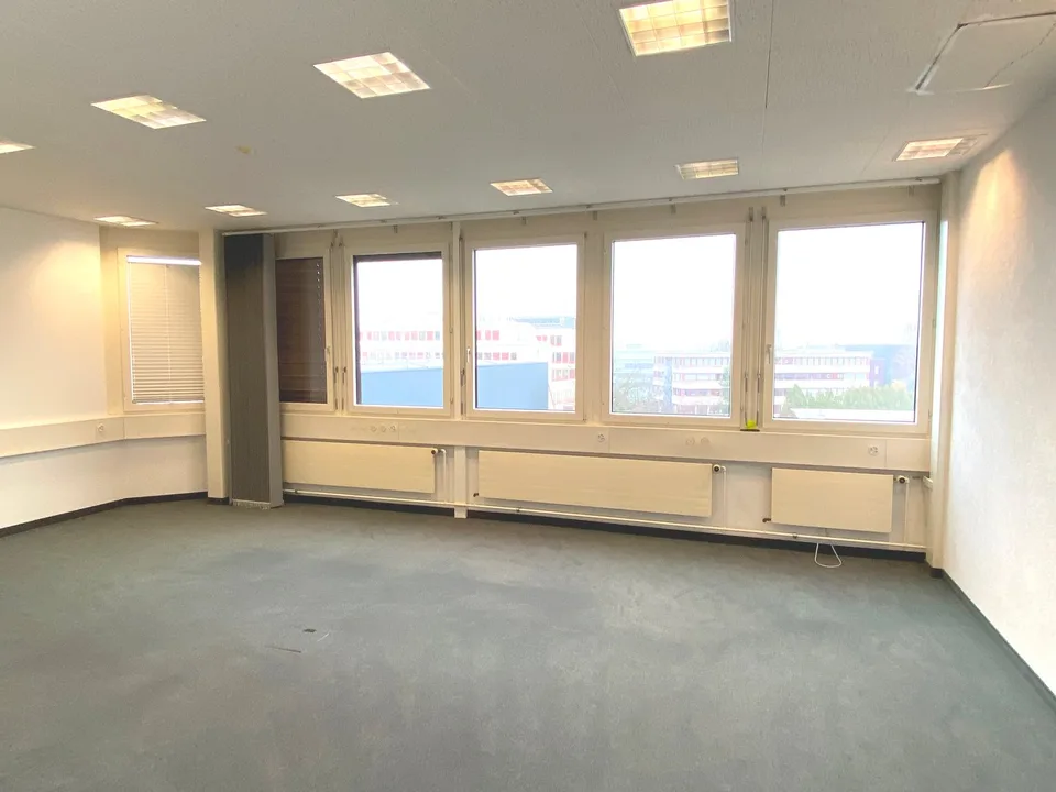 Moderne Büro- und Lagerräume in Glattbrugg - vis-a-vis Bahnhof Glattbrugg